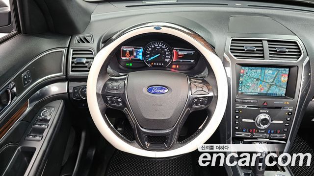 Ford Explorer 2.3 Limited 4WD 5th 2017 — фото 13