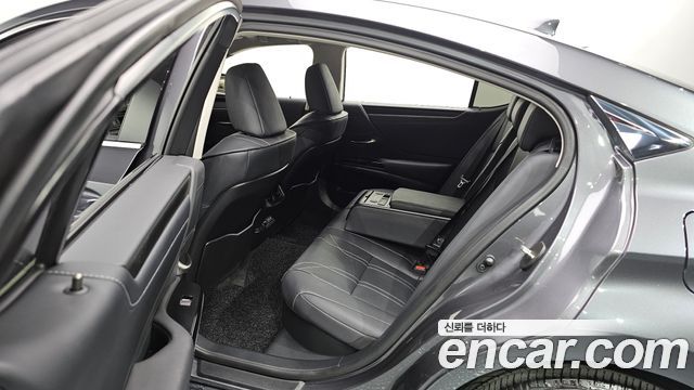 Lexus ES300h (VII) Luxury Plus 2023 — фото 11