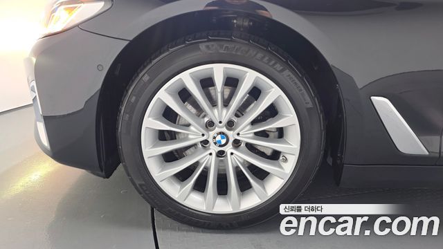BMW 5 Series (G30) 523d xDrive Luxury 2021 — фото 5
