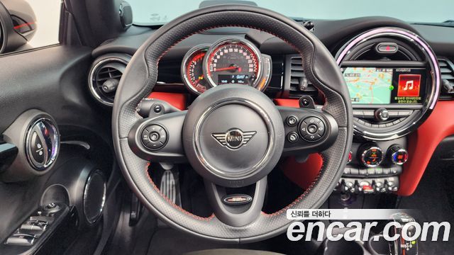MINI Cooper S Convertible JCW 3rd 2020 — фото 13