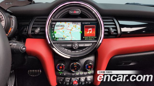 MINI Cooper S Convertible JCW 3rd 2020 — фото 15