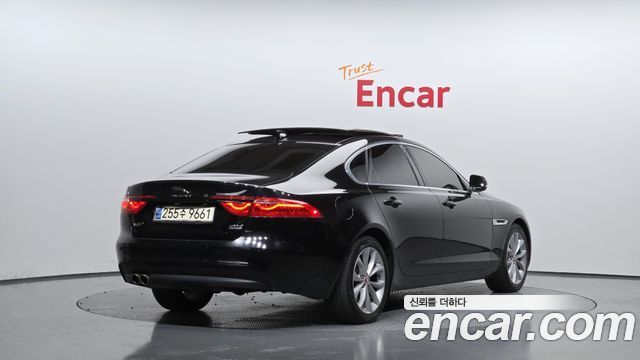 Jaguar XF (X260) 20d Portfolio AWD 2019 — фото 2