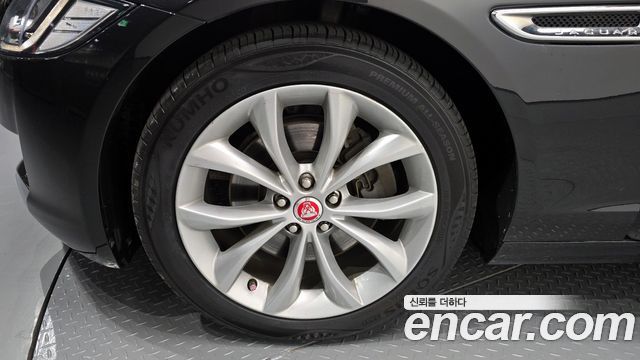 Jaguar XF (X260) 20d Portfolio AWD 2019 — фото 5