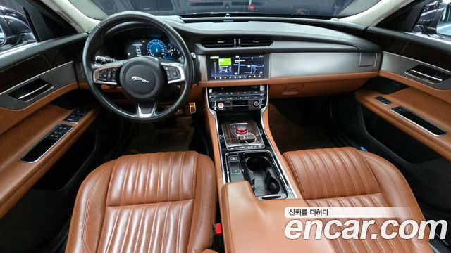 Jaguar XF (X260) 20d Portfolio AWD 2019 — фото 7