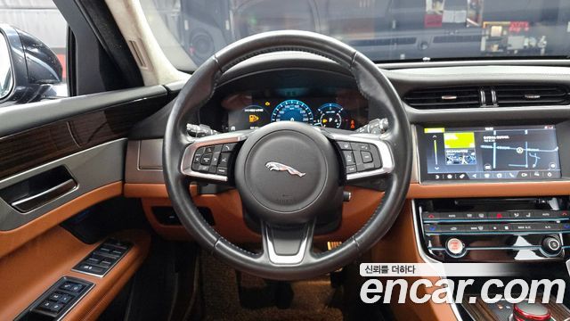 Jaguar XF (X260) 20d Portfolio AWD 2019 — фото 13