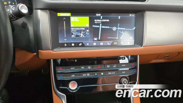 Jaguar XF (X260) 20d Portfolio AWD 2019 — фото 15