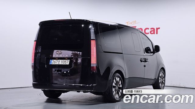 Hyundai Staria 4WD Lounge 9-Seater Inspiration 2022 — фото 2