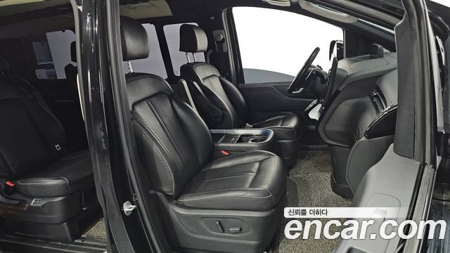 Hyundai Staria 4WD Lounge 9-Seater Inspiration 2022 — фото 10