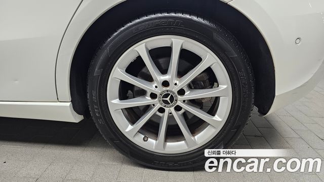 Mercedes-Benz A-Class (W177) A220 Hatchback 2020 — фото 5