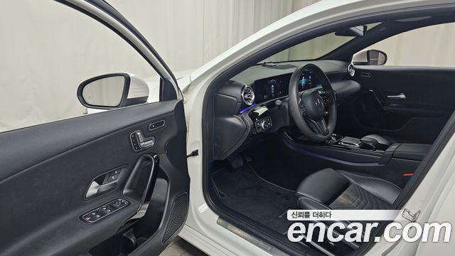 Mercedes-Benz A-Class (W177) A220 Hatchback 2020 — фото 10