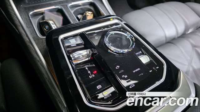 BMW 7 Series (G70) 740i xDrive M Sport Limited 2024 — фото 9