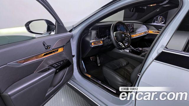 BMW 7 Series (G70) 740i xDrive M Sport Limited 2024 — фото 10