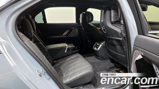 BMW 7 Series (G70) 740i xDrive M Sport Limited 2024 — фото 12
