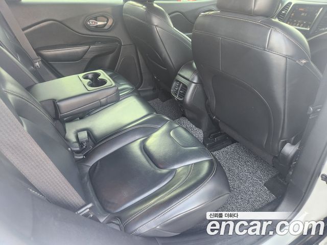 Jeep Cherokee (KL) 2.0 Diesel Longitude AWD 2015 — фото 17