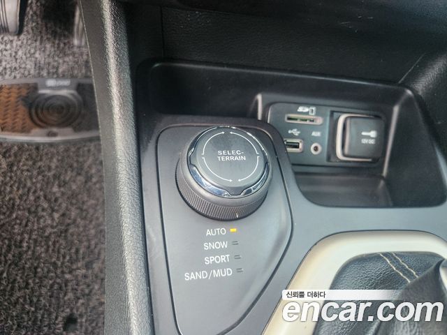 Jeep Cherokee (KL) 2.0 Diesel Longitude AWD 2015 — фото 18