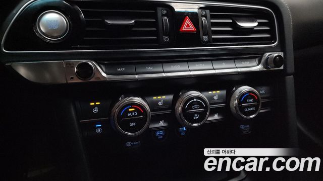 Genesis G70 Gasoline 2.0T 4WD 2022 — фото 17