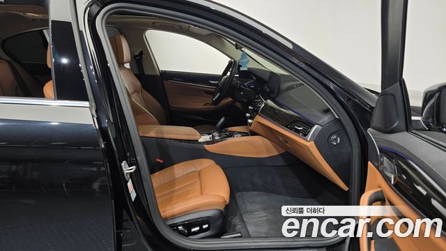 BMW 5 Series (G30) 520i Luxury 2023 — фото 11