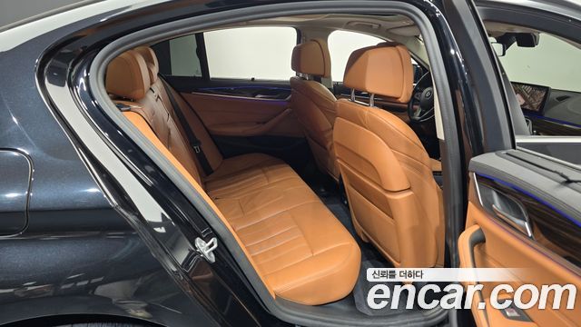 BMW 5 Series (G30) 520i Luxury 2023 — фото 12