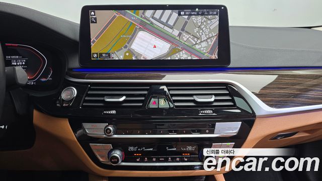 BMW 5 Series (G30) 520i Luxury 2023 — фото 14