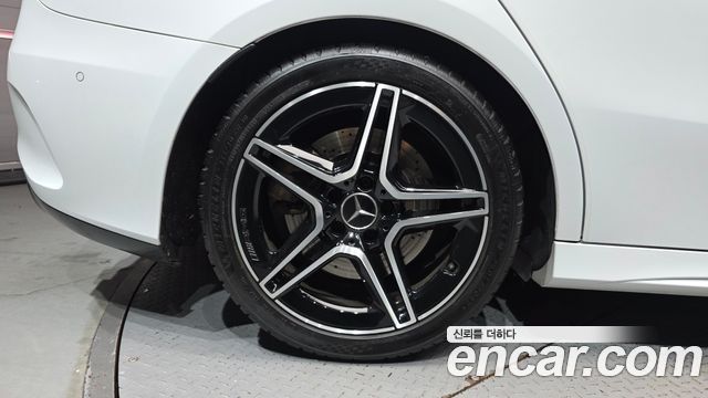 Mercedes-Benz A-Class (W177) AMG A35 4MATIC Sedan 2021 — фото 5