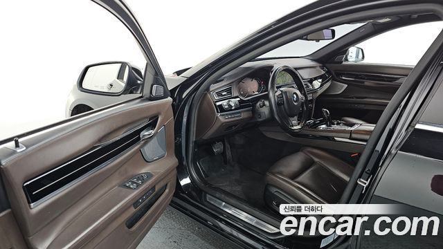 BMW 7 Series (F01) 750Ld xDrive Individual 2015 — фото 10