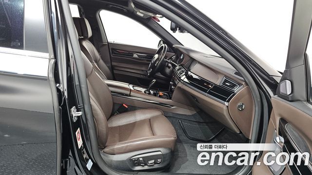 BMW 7 Series (F01) 750Ld xDrive Individual 2015 — фото 11