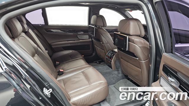 BMW 7 Series (F01) 750Ld xDrive Individual 2015 — фото 12