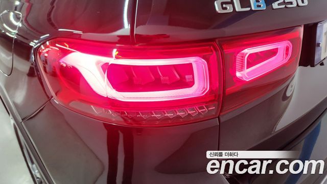 Mercedes-Benz GLB-Class (X247) GLB250 4MATIC 2023 — фото 22