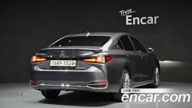 Lexus ES300h (VII) Luxury Plus 2023 — фото 2