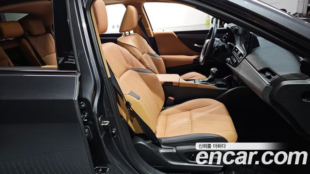 Lexus ES300h (VII) Luxury Plus 2023 — фото 10