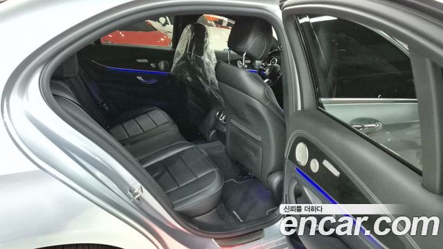 Mercedes-Benz E-Class (W213) E220d 4MATIC AMG Line 2023 — фото 9