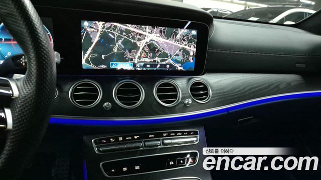 Mercedes-Benz E-Class (W213) E220d 4MATIC AMG Line 2023 — фото 17