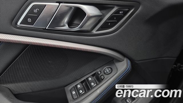 BMW 1 Series (F40) 120i M Sports 2023 — фото 17