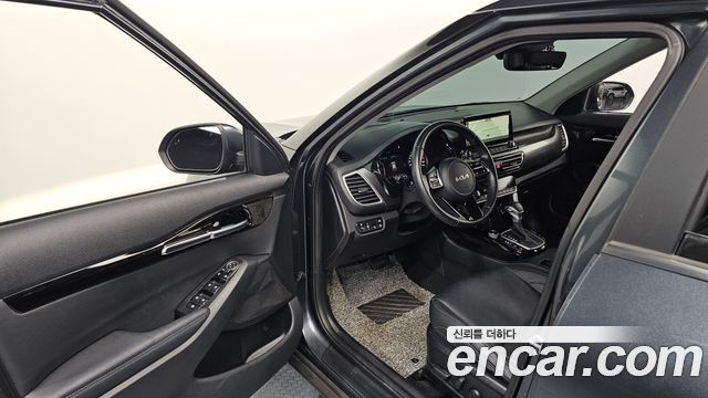 Kia Seltos Gasoline 1.6 Turbo 2WD Signature 2023 — фото 10