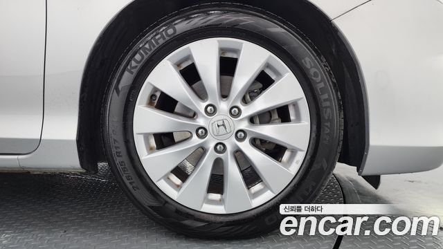 Honda Accord 2.4 9th 2015 — фото 5