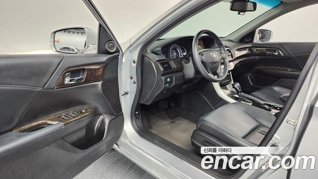 Honda Accord 2.4 9th 2015 — фото 10