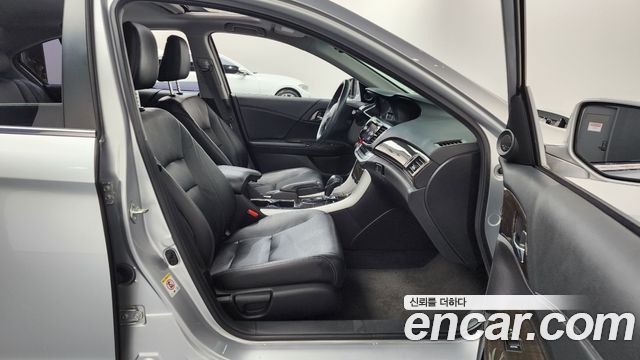 Honda Accord 2.4 9th 2015 — фото 15