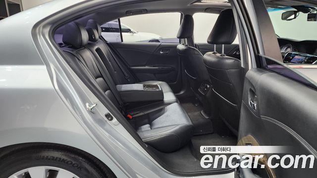 Honda Accord 2.4 9th 2015 — фото 16