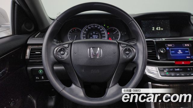 Honda Accord 2.4 9th 2015 — фото 17
