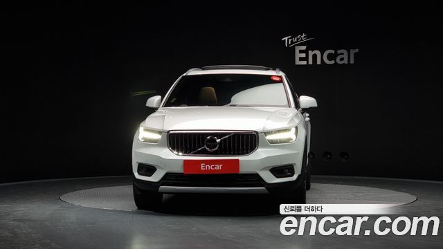 Volvo XC40 T4 Inscription 2020 — фото 3