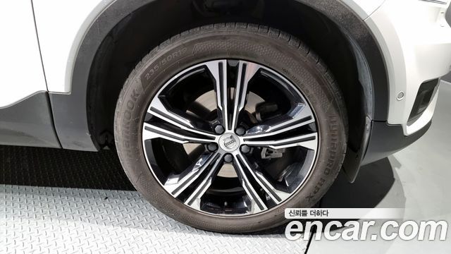 Volvo XC40 T4 Inscription 2020 — фото 5