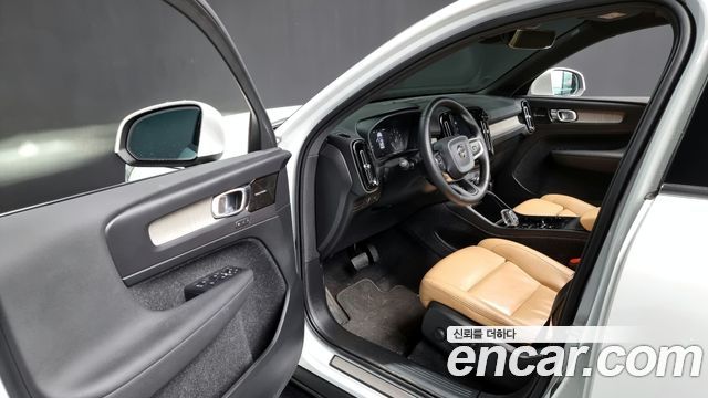 Volvo XC40 T4 Inscription 2020 — фото 10