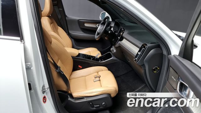 Volvo XC40 T4 Inscription 2020 — фото 11