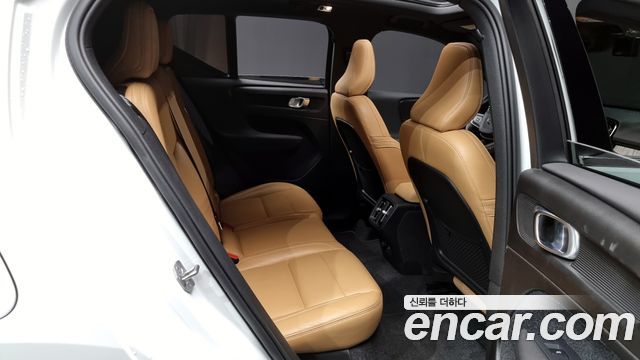 Volvo XC40 T4 Inscription 2020 — фото 12