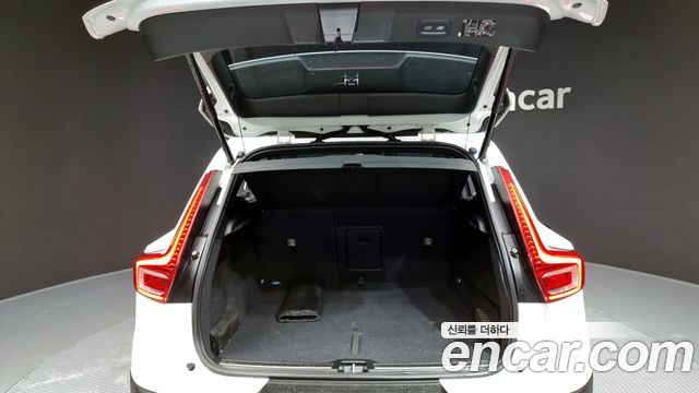 Volvo XC40 T4 Inscription 2020 — фото 20