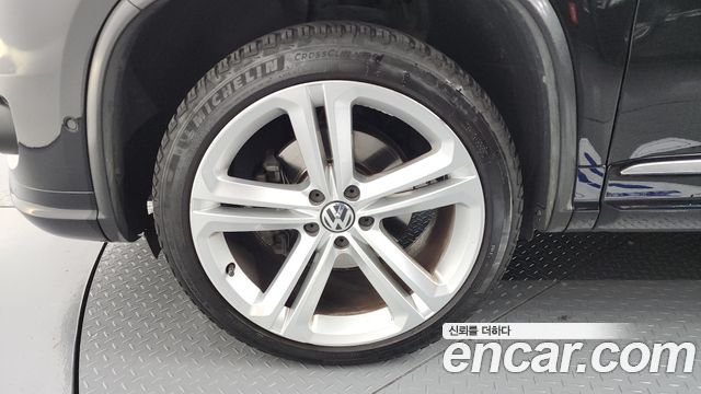 Volkswagen Tiguan 2.0 TDI R-Line 5N 2015 — фото 5