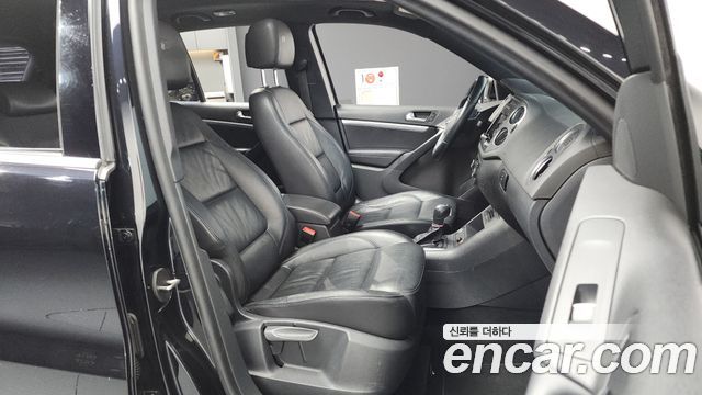 Volkswagen Tiguan 2.0 TDI R-Line 5N 2015 — фото 11