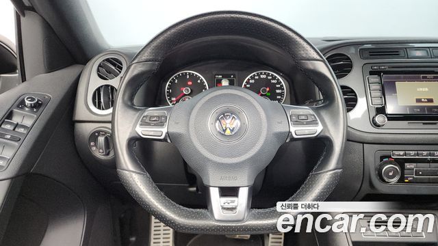 Volkswagen Tiguan 2.0 TDI R-Line 5N 2015 — фото 13