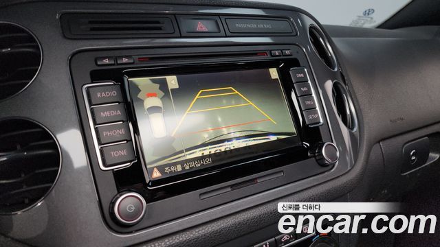 Volkswagen Tiguan 2.0 TDI R-Line 5N 2015 — фото 14