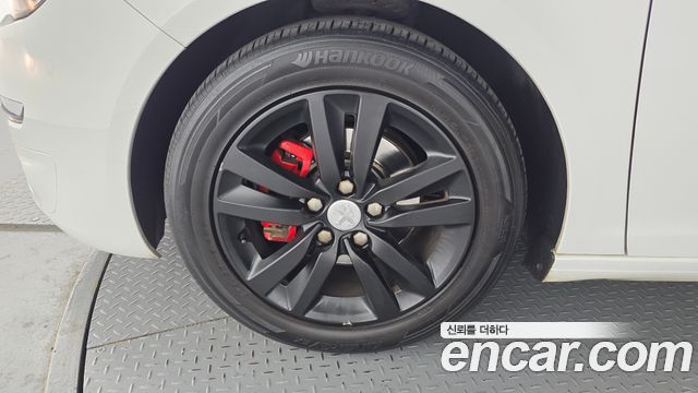 Peugeot 308 (II) 1.6 BlueHDi Allure 2015 — фото 5